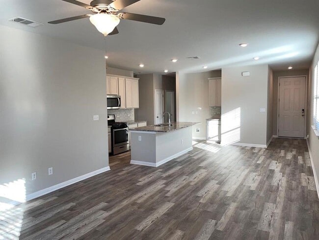 Photo - 220 McFarland St