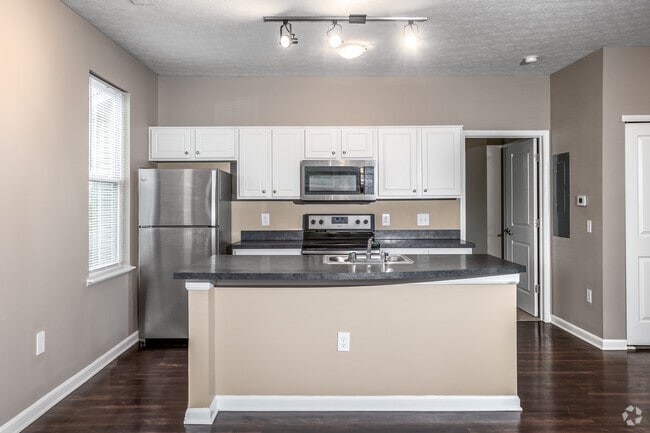 The Maple 1BR, 1BA - Kitchen