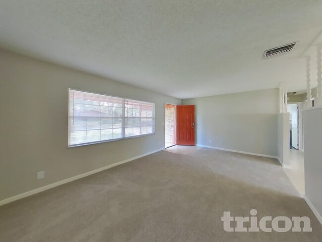 Photo - 1484 Bloomingdale Rd