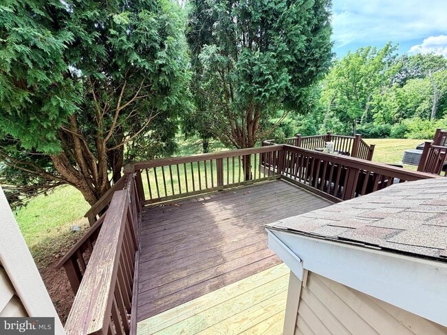 Photo - 1422 Oxford Cir