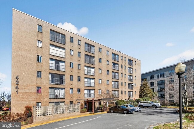 Building Photo - 4241 Columbia Pike Unit 601