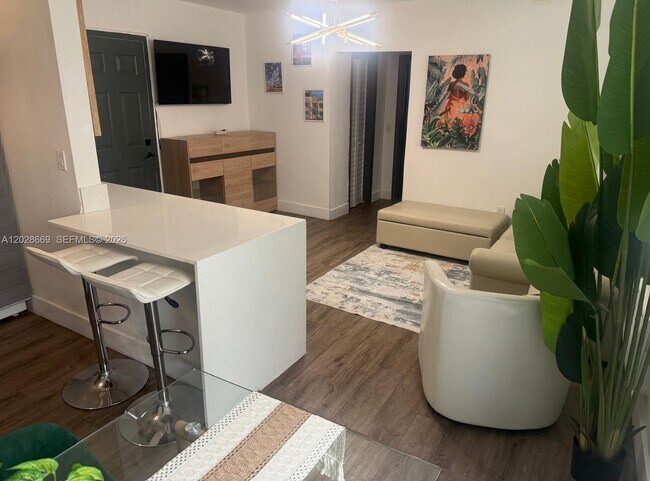Photo - 7928 Harding Ave Unidad 2
