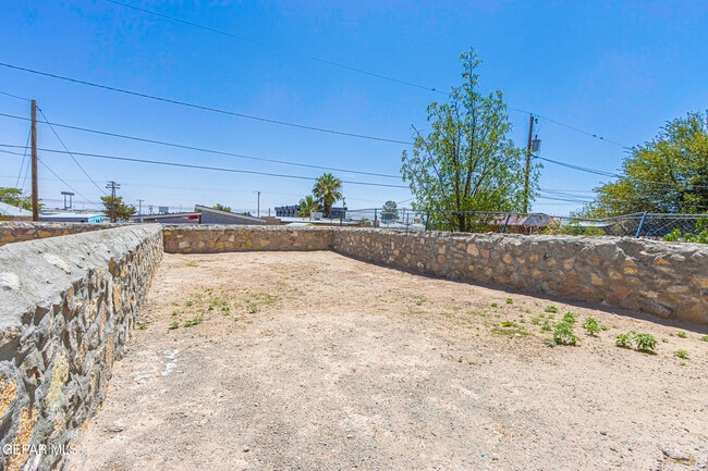 Photo - 8820 Norton St