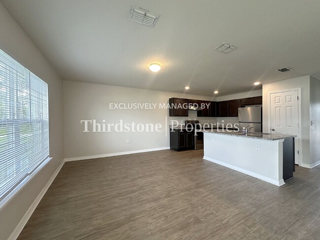 Photo - 37 Wood Amber Ln Unidad A
