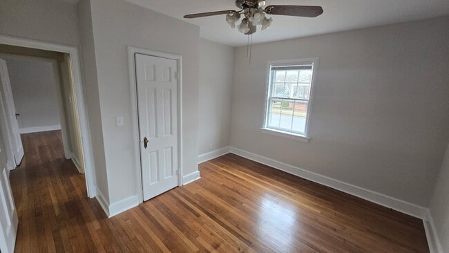 Building Photo - 4418 Cutshaw Ave Unit 2