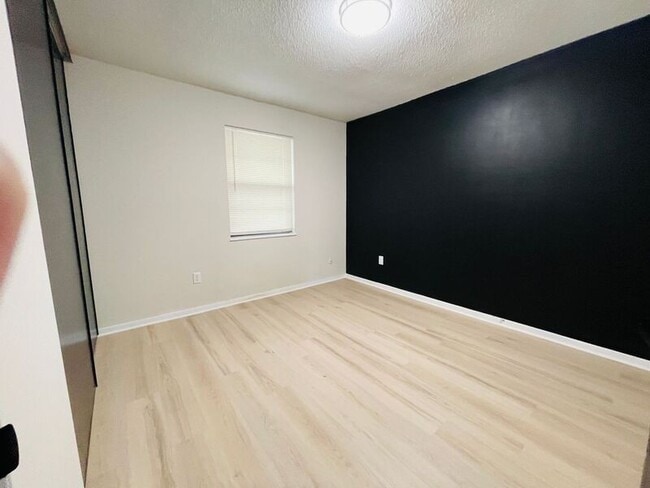 Photo - 1406 Magnolia W