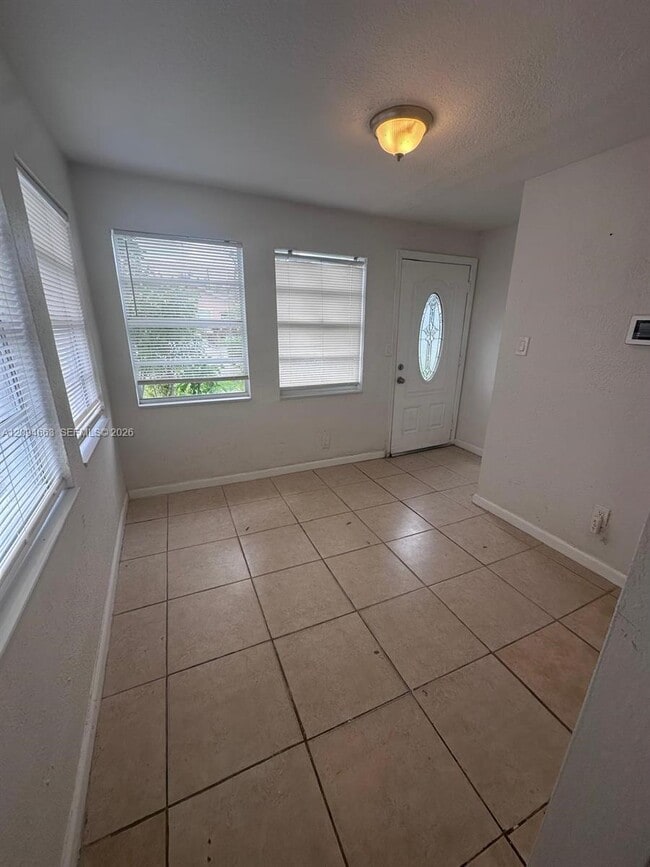 2837 NW 9th Ct