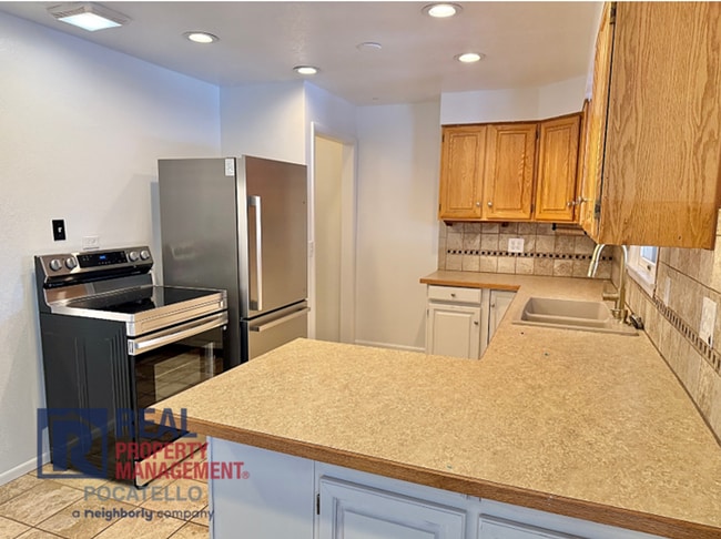 Photo - 3 bed 2 bath house - 1 car garage - PET FRIENDLY