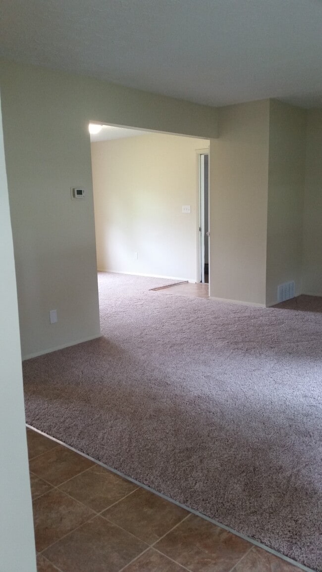 Photo - 543 E School St