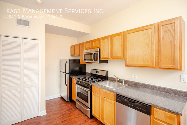 2 Bed in Lakeview - Central Heat + Air, Di... - 2 Bed in Lakeview - Central Heat + Air, Di... Apartment Unit 2941-3