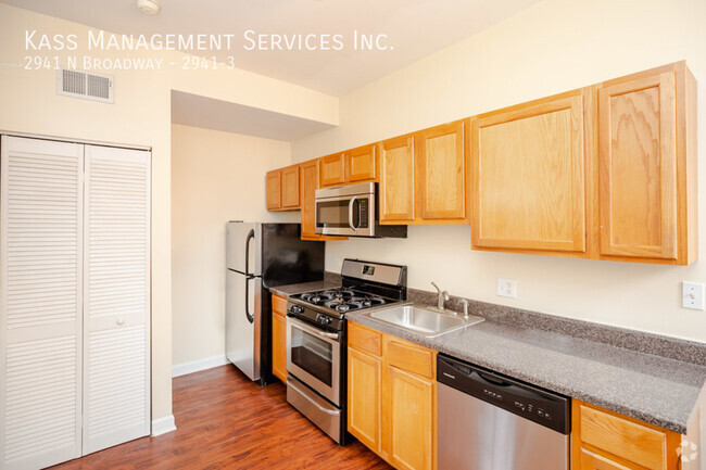 Building Photo - 2 Bed in Lakeview - Central Heat + Air, Di... Unit 2941-3 Rental