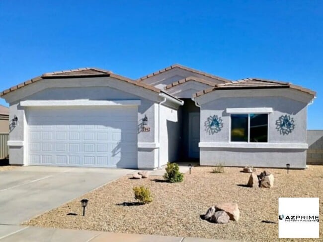 Building Photo - Spacious 4 bedroom