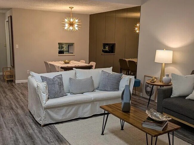 Photo - 19115 Ballinger Way NE Unidad 203