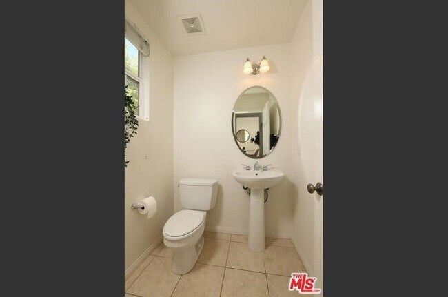 Photo - 211 Danbrook