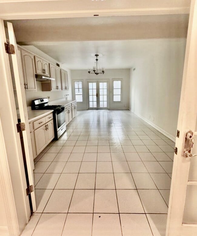 Photo - 2618 N Vermont Ave