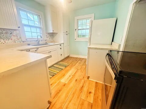 Photo - 160 E Pine St