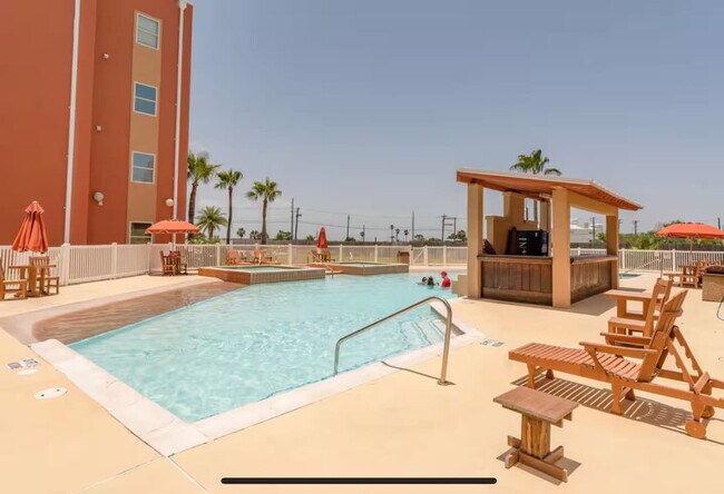 Photo - 150 Padre Blvd Unidad SI FL3-ID1372339P