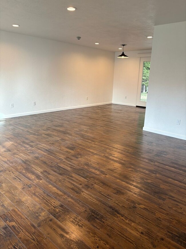 Photo - 4 Bed 2 Bath House Modern Comfort Meets En...