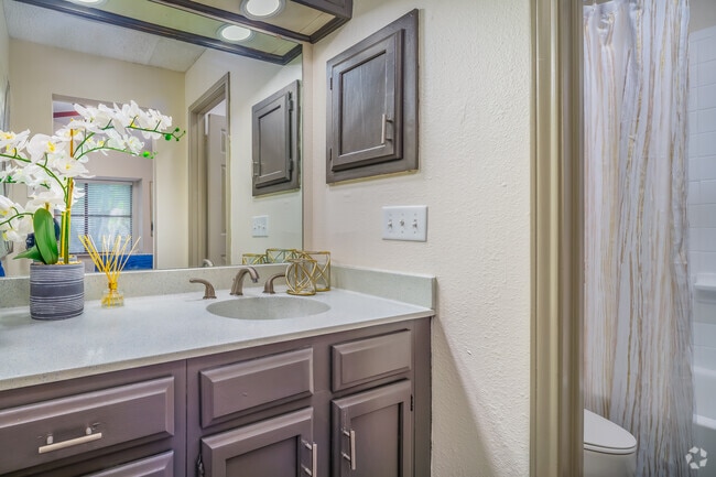 2BR, 3BA - 115SF Bathroom 03