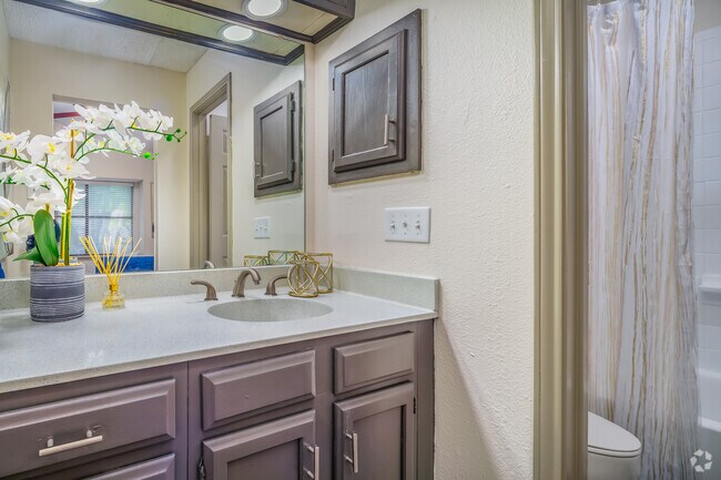 2BR, 3BA - 115SF Bathroom 03 - The Alto