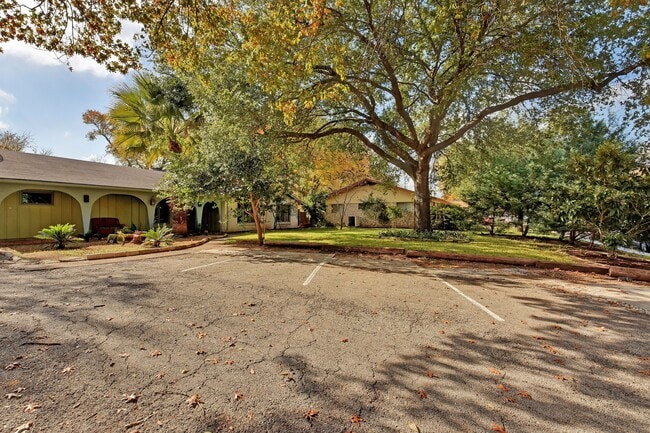 Photo - 3203 Loyola Ln Unit B