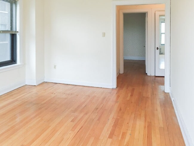 Building Photo - 522 W Briar Pl Unit 8I