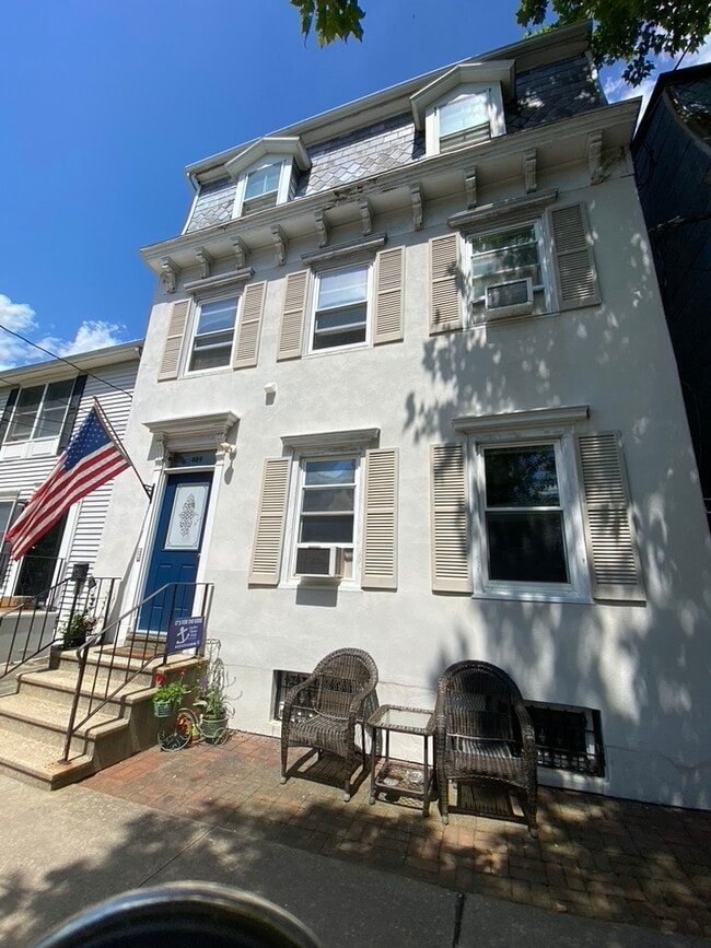 Photo - 409 Farnsworth Avenue Unit Apt 1