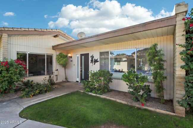 Photo - 4800 N 68th St