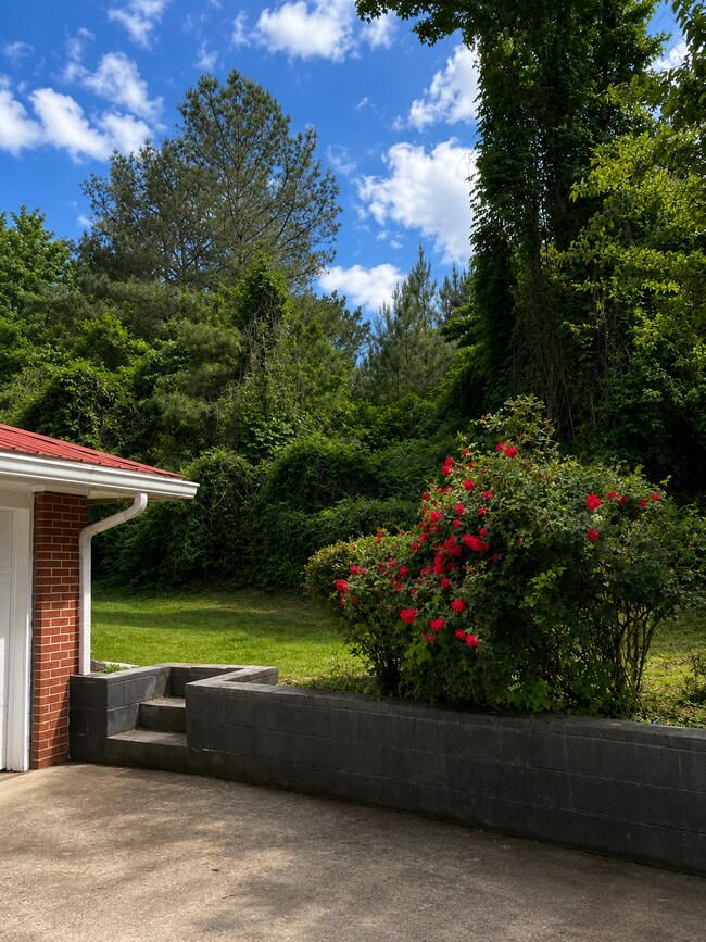 Photo - 8457 Thomaston Rd