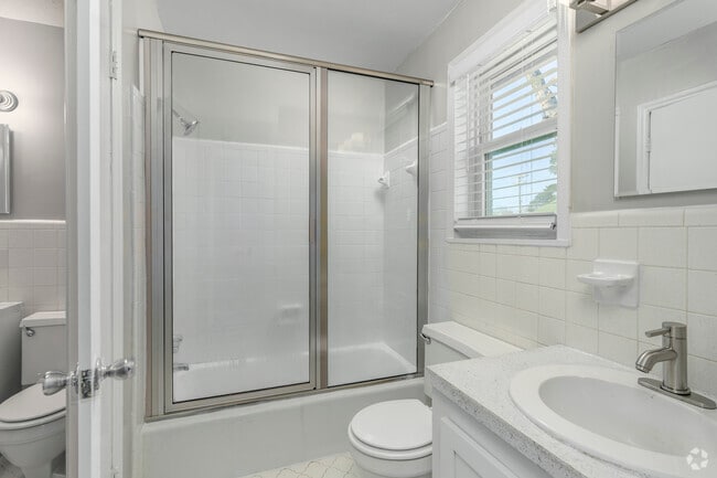 Linville Falls (Townhouse Style) 3BR, 1.5BA - 1,320SF - Primary Bathroom