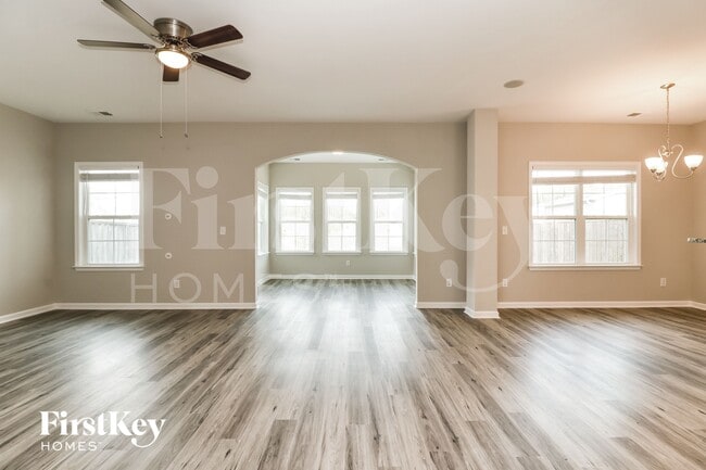 Photo - 244 Saxony Loop