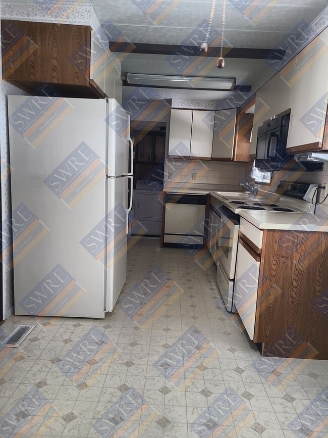 Photo - 1038 Lyle St