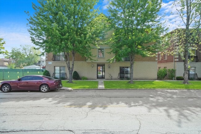 Building Photo - 3423 Ridgeland Ave Unit 101