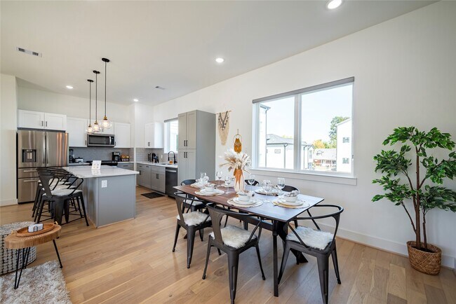 Photo - 2721 Rosalie St