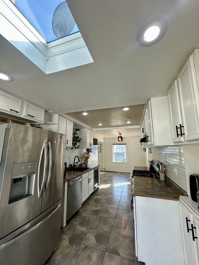 Photo - 7802 W Victoria St