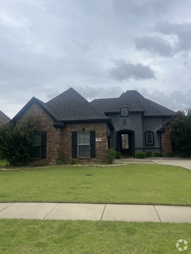 Building Photo - 306 Camelback Dr Rental