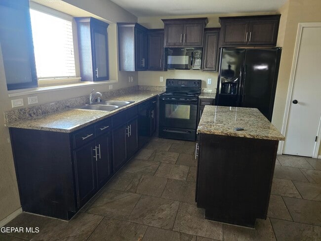 Photo - 808 Ballard Shapleigh Pl