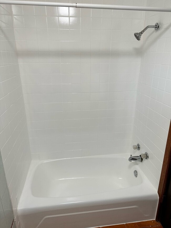 Photo - 120 N State St