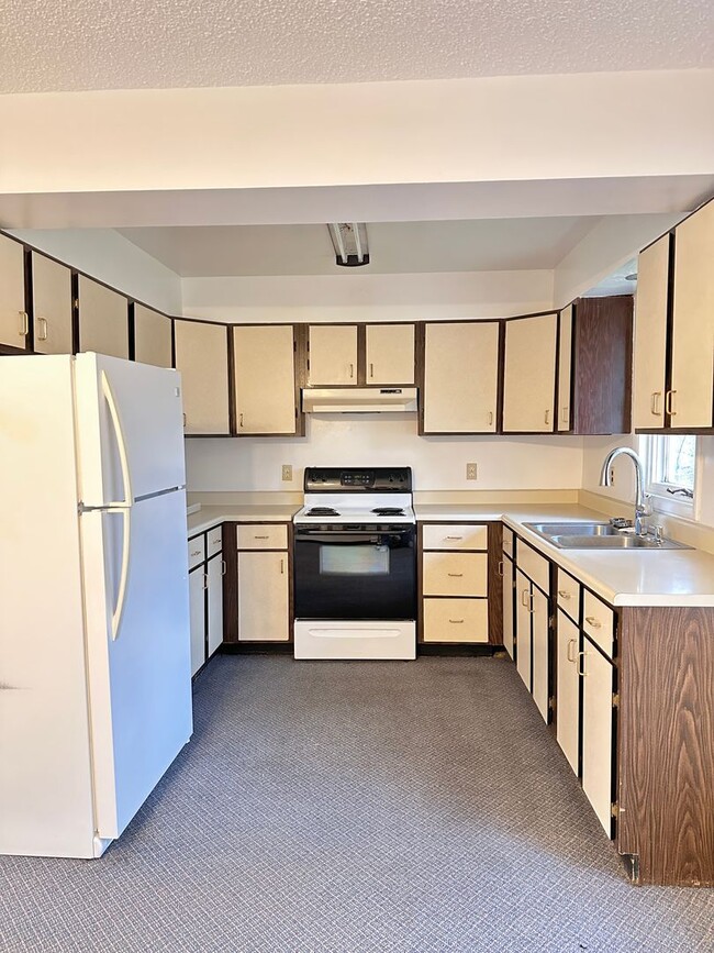 Photo - North Pole Home for Rent – 2BR, 1.5BA, Det...