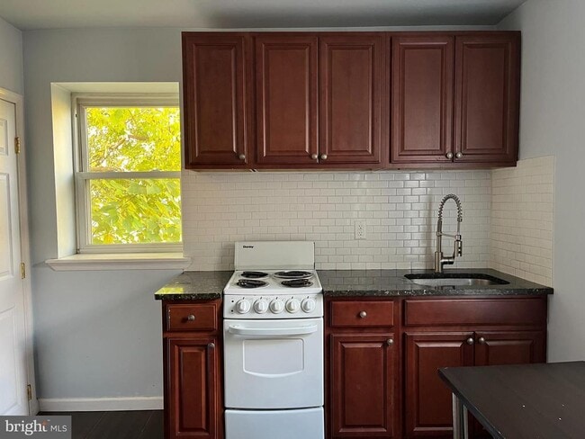 Photo - 425 N 41st St Unit 2ND FL FRONT