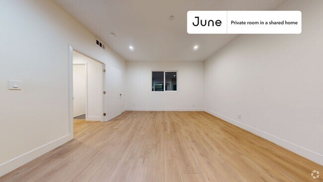 Building Photo - Private bedroom in 4 bed/4 bath Home