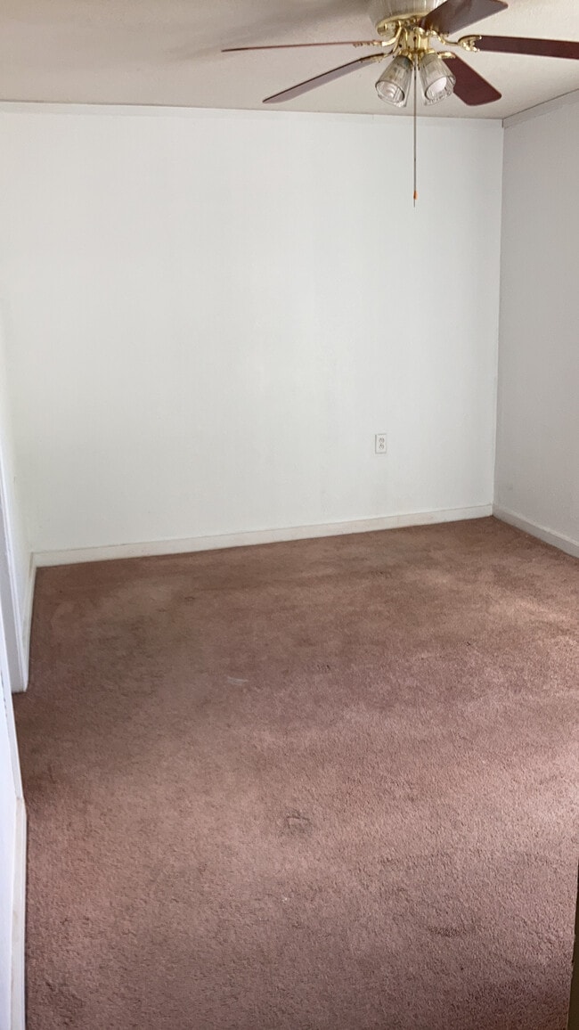 Bedroom 1 - 401 S Doris Ave
