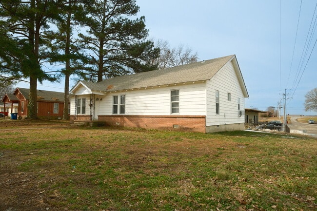 "Spacious 4-Bed Family Haven with 2.5 Baths in Charming Martin, TN – Your Next Home Awaits!"
