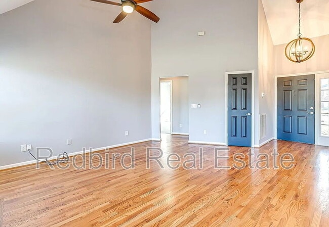 Photo - 1057 Meandering Way