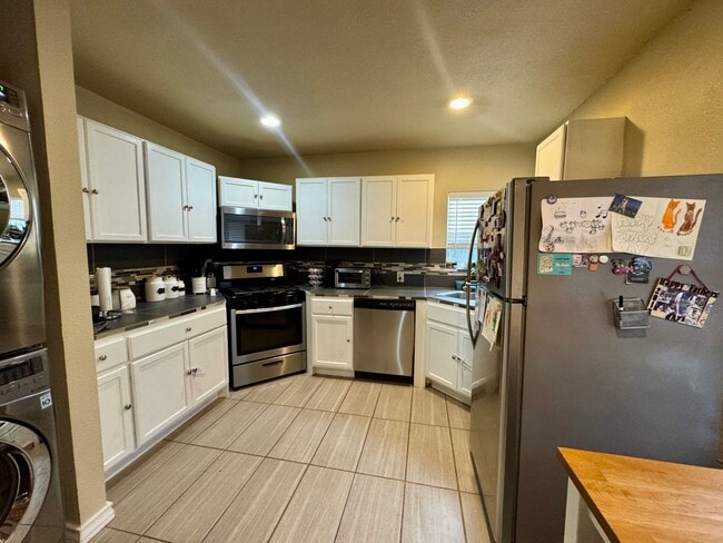 Photo - 210 Haggin St