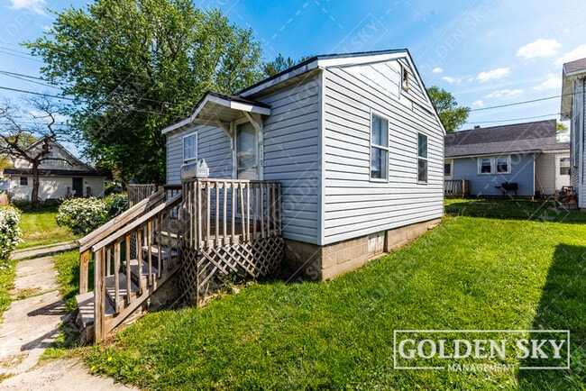 Photo - 119 E 1st St