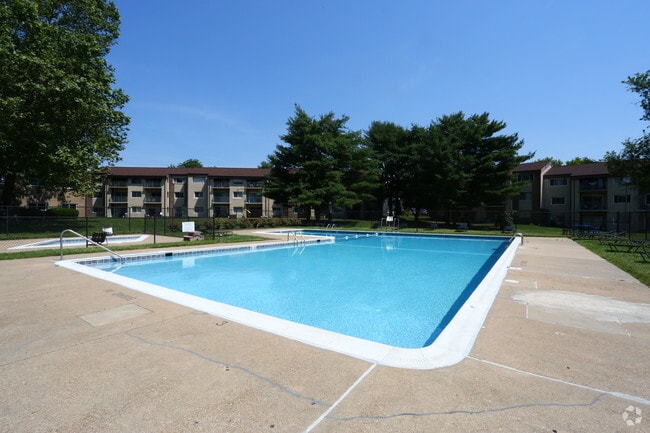 Pool - Gatewater Apartments