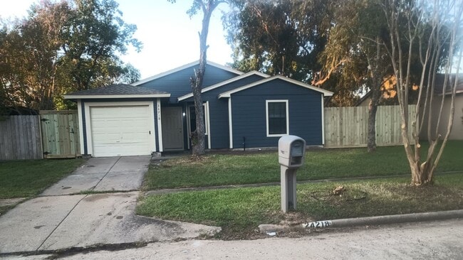 Building Photo - Spacious 3 Bed / 1 Bath in Hockley! Move i... Rental