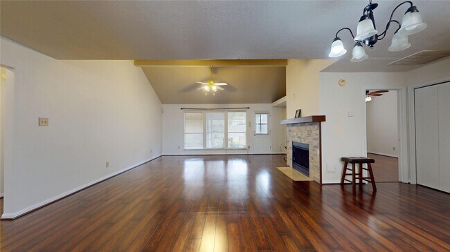 Photo - 806 N Willow Dr