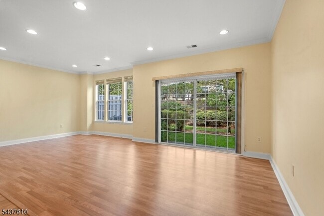 Photo - 260 Riverwalk Way